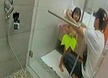 女儿这个岁数以后，这几件事宝爸就不适合做了，宠爱也要有个限度