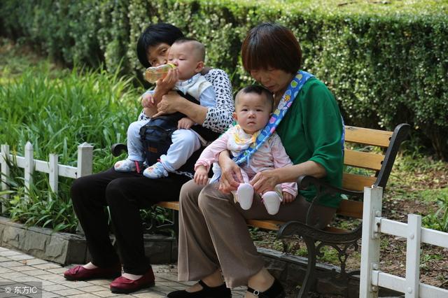 婆婆因为女儿需要钱,给儿媳带孩子每月要工资5千!你怎么看?