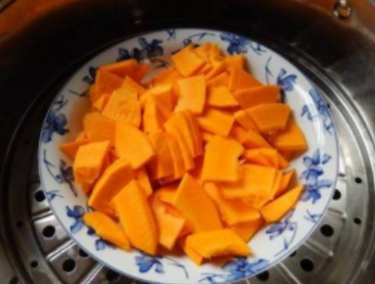 宝宝长牙咬手指？自制南瓜磨牙棒，干净卫生，再不怕病从口入
