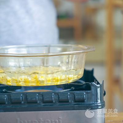 鱼丁玉米蒸饼的做法