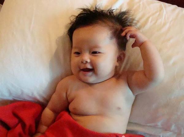 新生儿最怕别人对他做这6个动作，宝宝不会说话，但妈妈要知道！