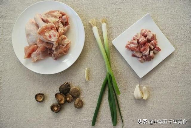 熬鸡汤先放盐还是后放盐，教你如何正确的熬鲜美鸡汤
