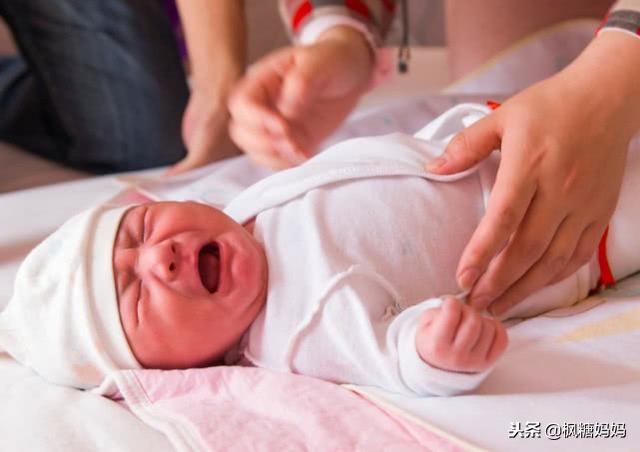 新生儿肚子鼓鼓的，是胀气还是正常，这样判断就可以了