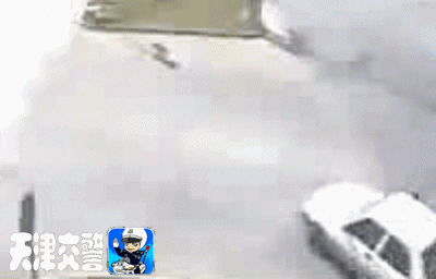 太危险了！一定要让孩子坐安全座椅！