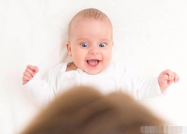 6个月内的宝宝，若常有这3个“行为”，说明已经认得妈妈了！