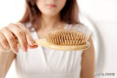 产后掉头发正常吗？产妇都要知道原因和护理方法