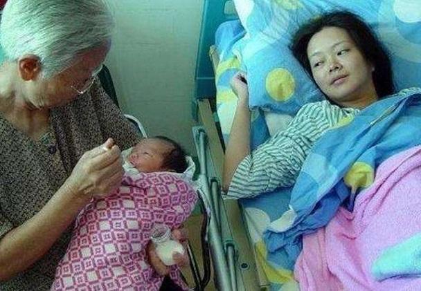 这8张感人照片，诠释了什么叫母爱，看到第三张眼睛已湿润