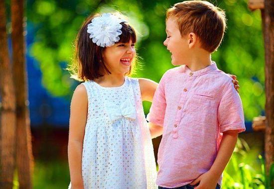 4岁儿子问了妈妈这样一个问题，妈妈决定借与他一起洗澡来说明！