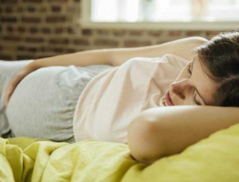 孕妈们，请走出左侧卧的“骗局”，适合孕期的睡姿应该是这样！