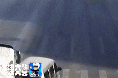 太危险了！一定要让孩子坐安全座椅！