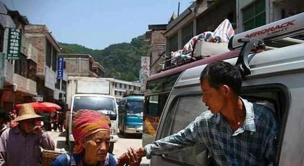 这8张感人照片，诠释了什么叫母爱，看到第三张眼睛已湿润