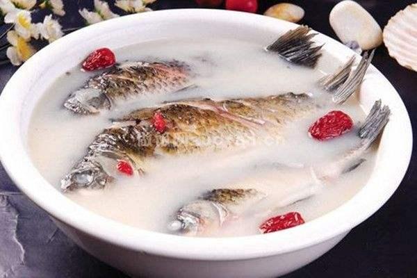1个秘诀：鲫鱼汤奶白好喝，翻倍滋补催奶！孕期产后有口福