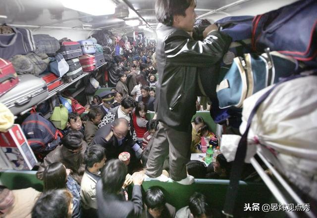 产妇在火车上早产获众人助力 爸爸为孩子取名“众生”