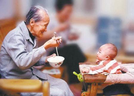 三岁看大七岁看老，孩子上学前由谁带，大家怎么抉择的呢？