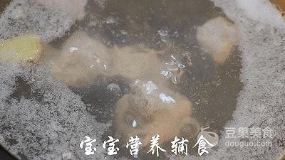 宝宝辅食-竹荪排骨面疙瘩
