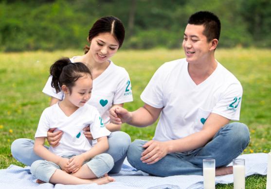 夫妇俩购童装发现商机，推出“亲子装”，年销售额达1.8亿