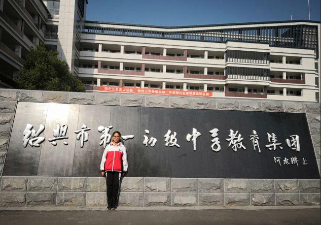 为校名题字的居然是14岁学生！她一提笔，你就服气了……