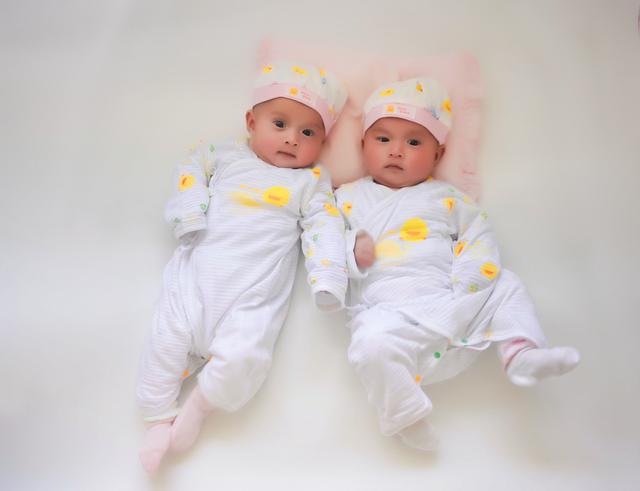 新生儿穿人家宝宝的旧衣服好还是新衣服好？看看有没有做到这7点