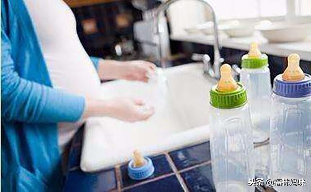 给宝宝洗奶瓶，可别用这三种方式，小心越洗越脏！