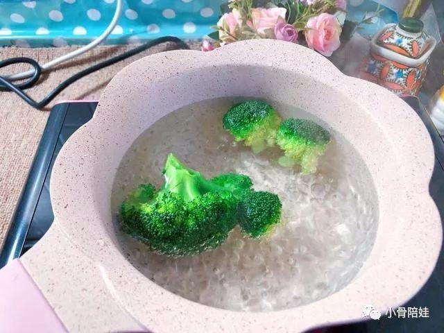 推荐一道小宝宝吃的辅食——西兰花土豆泥