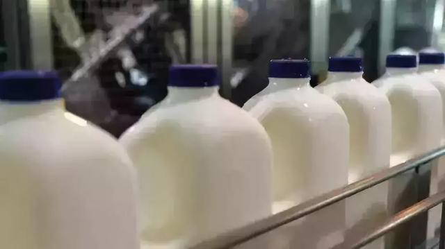 1岁后喝什么奶？这种奶千万别买，对宝宝不好