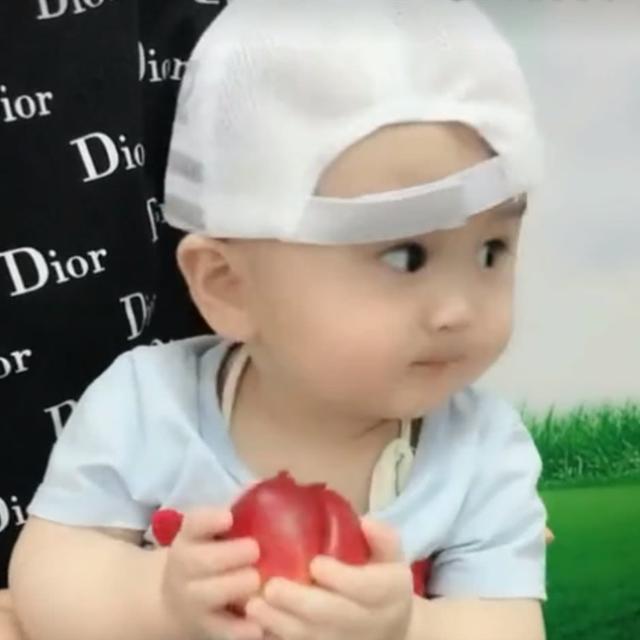 1岁宝宝打针不哭不闹，妈妈表扬孩子真乖，半年后体检才知那是病