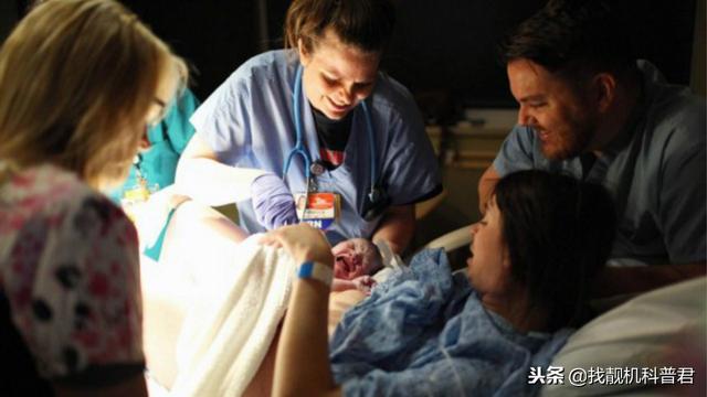 为什么有的孕妇生孩子，医生会用到产钳？