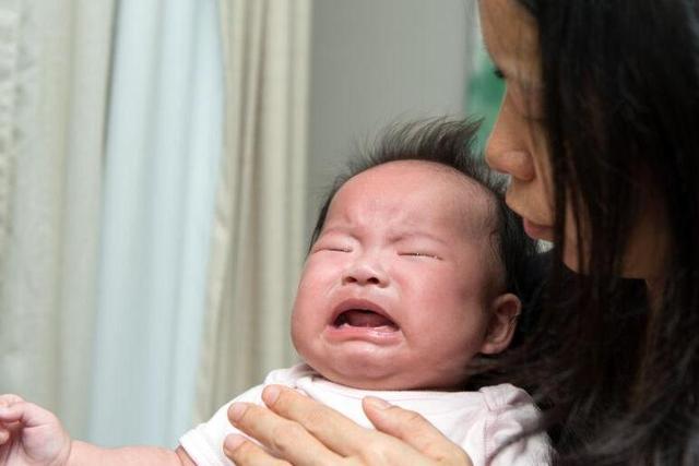 母乳喂养的宝宝不会得肠绞痛？妈妈这三点做不好，宝宝会更不舒服