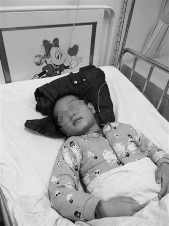 8岁白血病男童被父放弃，多方援助倔爸松口