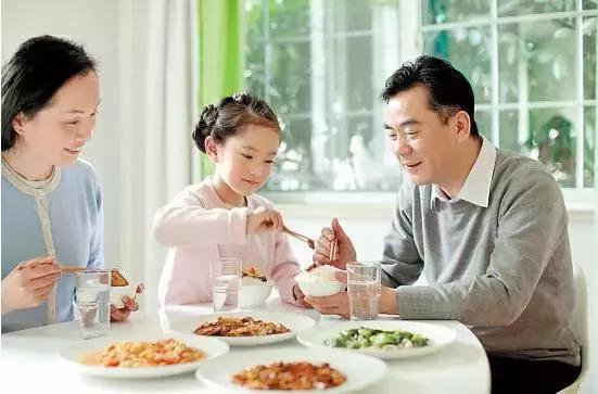 第一筷子菜夹给谁?