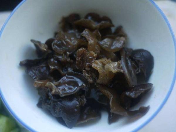 天冷了，这菜多做给孩子吃，它是血管的清道夫，孩子爱吃脸色好