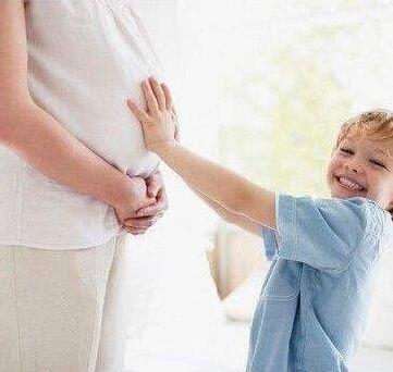女性超过这个年龄怀孕容易怀双胞胎？别傻了，高龄孕妇风险增3倍