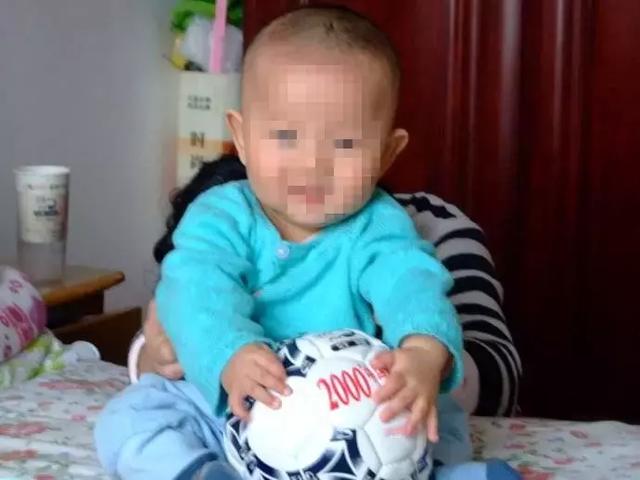 宝宝不急爸妈急！帮宝宝学坐，先学会这些技巧再说！