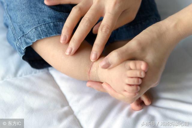 热水泡脚能治感冒？幼儿泡脚方法不对，伤害会很大