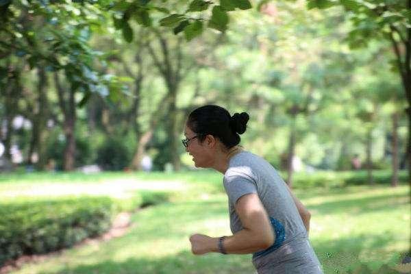 宝妈买菜回家二宝不见了，妈妈失控发狂，大宝拉开抽屉她蒙了
