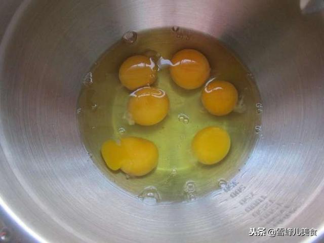 这个小蛋糕搅一搅拌一拌超简单，做给孩子无添加更健康，妈妈放心