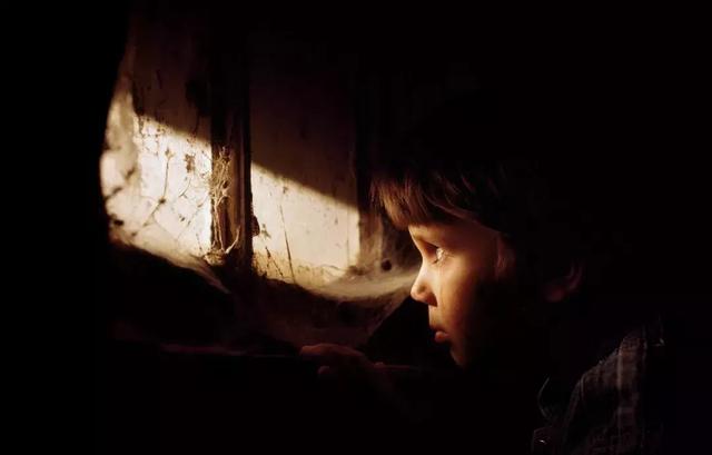 “毁掉”一个孩子，常对他说这三个字就够了