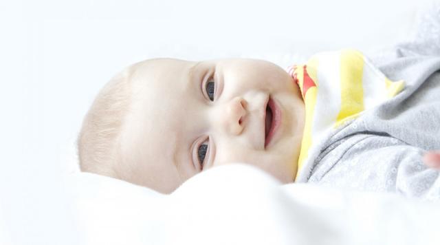 宝宝吐奶与溢奶有区别吗？其主要是这两个原因