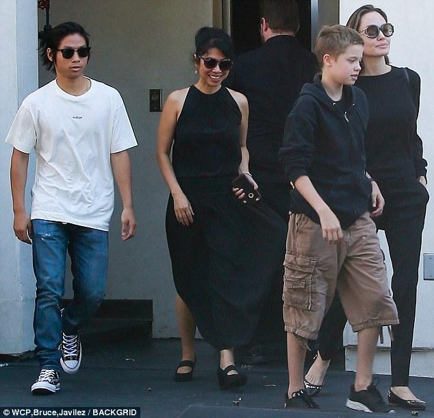 12岁身高1米7，茱皮亲生的大女儿Shiloh是越长越帅气了