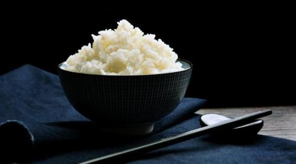 谁家宝宝不爱吃饭，家人能“狠下心”用这招，包你管用