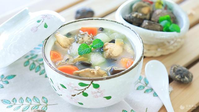香菇炖鸡汤的做法