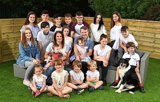 最近被一位伟大的妈妈刷屏，英国一位43岁妈妈产下第21个娃！