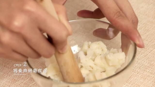 比面包硬，比烧饼软，给宝宝磨牙刚刚好