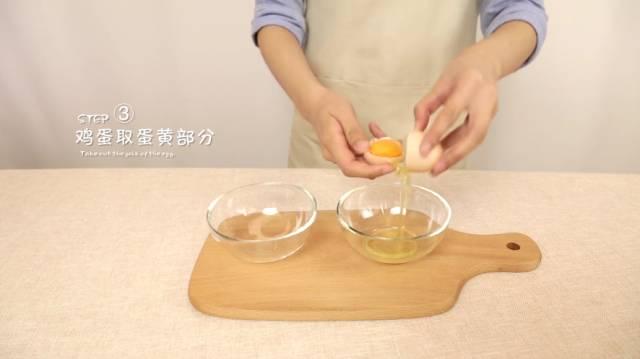 比面包硬，比烧饼软，给宝宝磨牙刚刚好