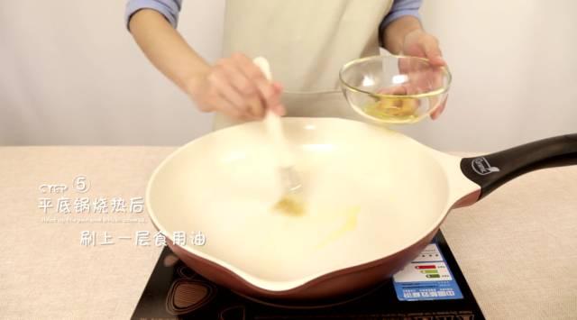 比面包硬，比烧饼软，给宝宝磨牙刚刚好