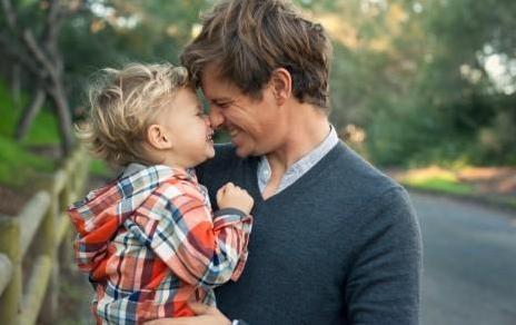 “爸爸妈妈，你们为什么要去上班？”你的回答决定孩子层次！