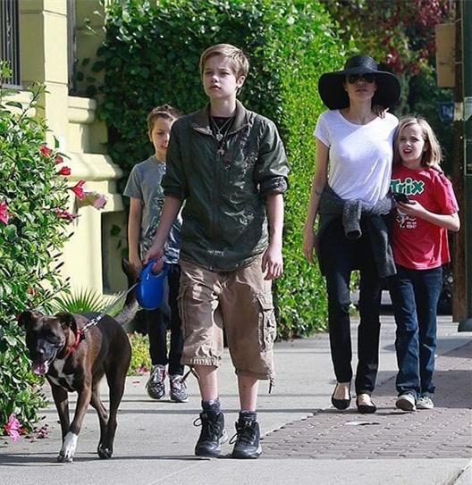 12岁身高1米7，茱皮亲生的大女儿Shiloh是越长越帅气了