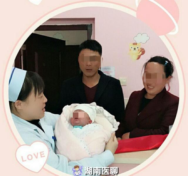 “拇指姑娘”出院了！因胎盘前置出血14天早产，出生体重仅2斤多
