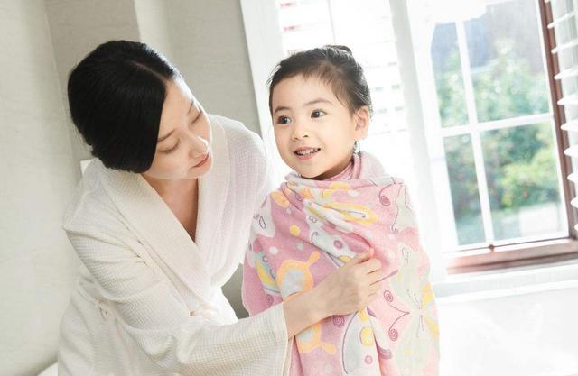 女儿3岁之后，爸爸就不要再帮着做这几件事了！