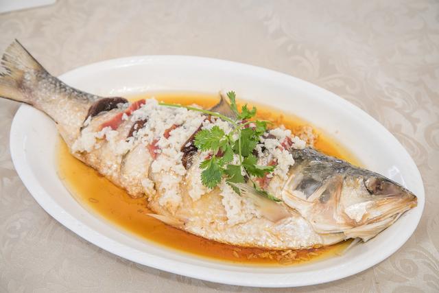 婴儿1个多月母乳不够吃，妈妈吃什么奶水能多？这4类食物很管用